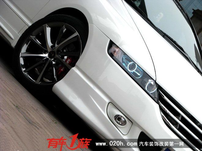 奥德赛的白色改装车