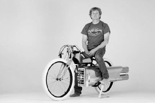 美国木匠DIY喷气式自行车 时速可达73英里