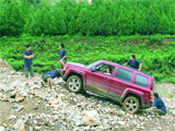 测试Jeep自由客2.4适合轻度的越野能力