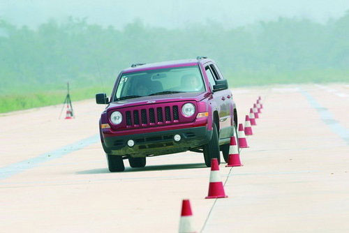 测试Jeep自由客2.4适合轻度的越野能力