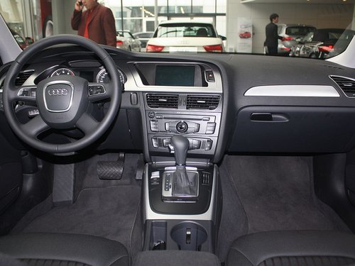 2012款奥迪A4L现车销售 最高降2.38万元