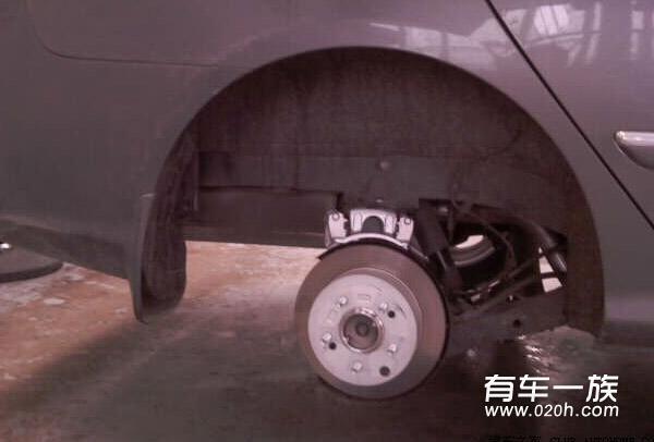 悦动新车400公里维修刹车! 安全第一 