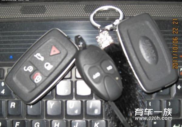 白色路虎发现4提车作业