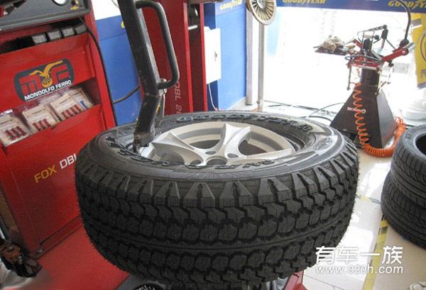 三门超级维特拉改装固特异轮胎作业