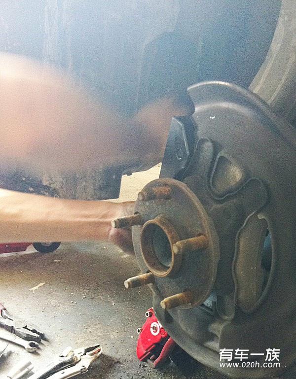 雷克萨斯ES改装轮毂AP刹车卡钳作业