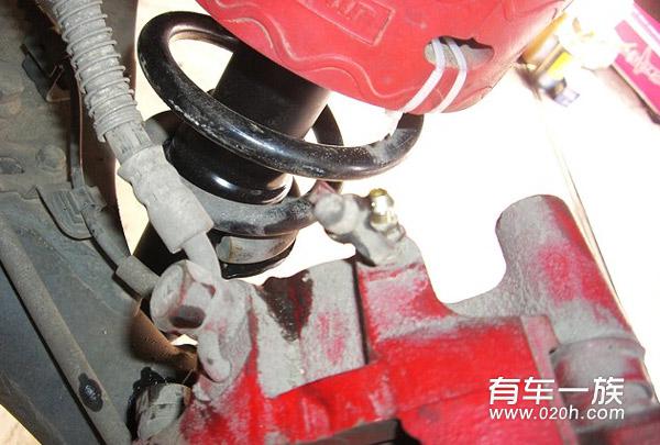 吉利远景保养更换避震与机油 机滤 刹车油