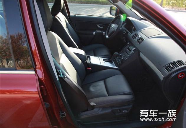 红色沃尔沃XC90_T5豪华版提车作业与优缺点评价