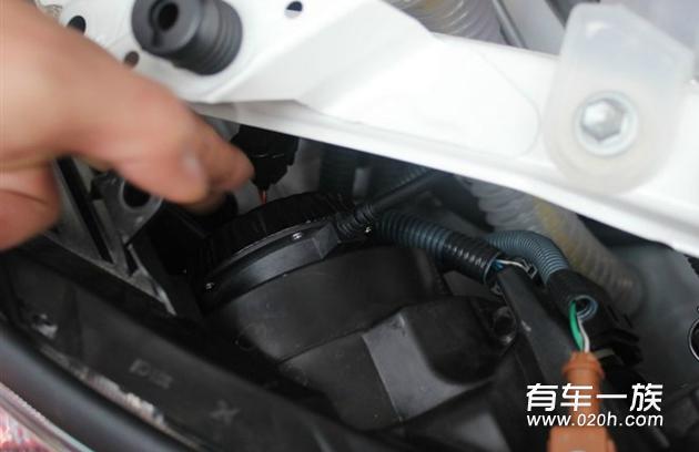 RAV4改装氙气_日行灯_行李架_内外装饰