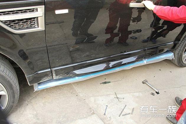 路虎揽胜运动版改装电动踏板作业