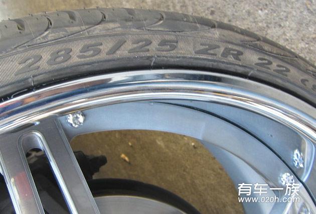 宝马7改装brembo刹车22寸锻造轮殻作业