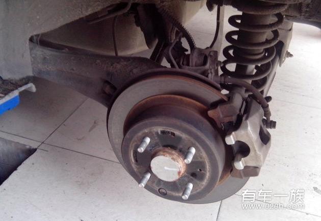 奇瑞A5怎么样？用车8万公里A5优缺点总结改装轮胎作业 