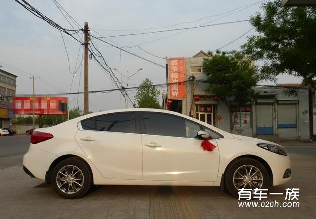 白色1.6GLS-MT起亚k3提车选车作业