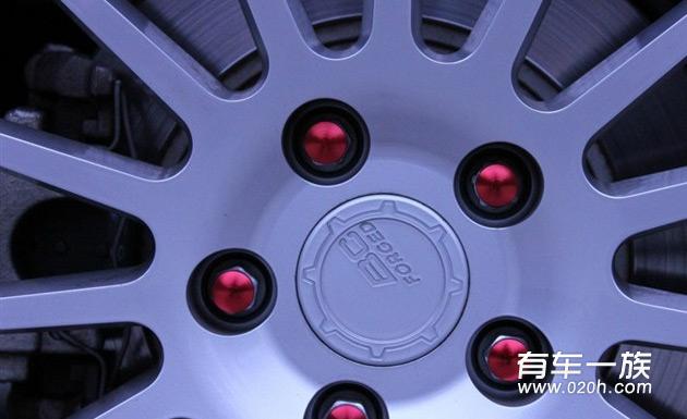 奔驰C300改装19寸BC锻造两片式轮毂轮胎_单杠中网装饰