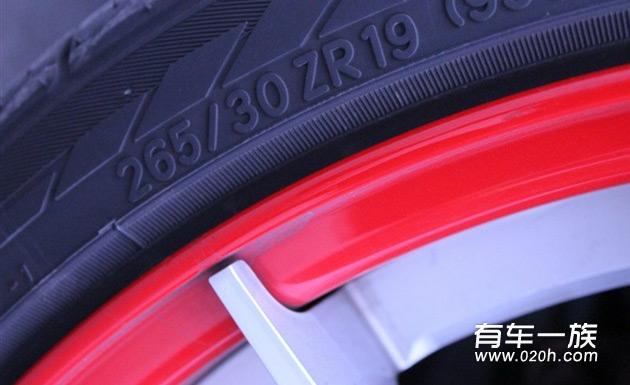 奔驰C300改装19寸BC锻造两片式轮毂轮胎_单杠中网装饰