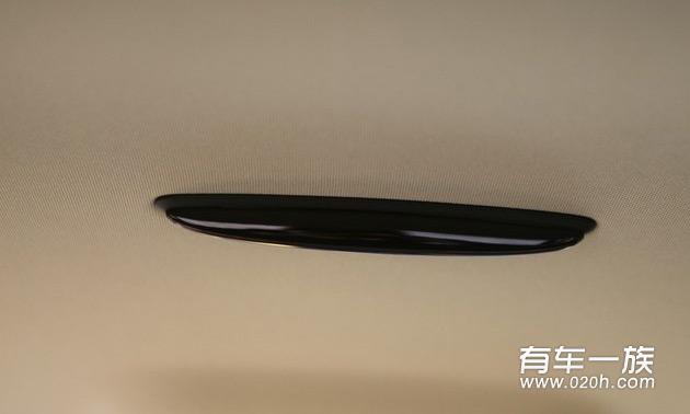 白色奔驰GLK260提车作业
