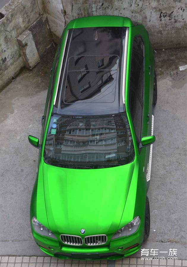 宝马X5改装电镀绿全车贴膜改色轮毂包围行李架内外装饰