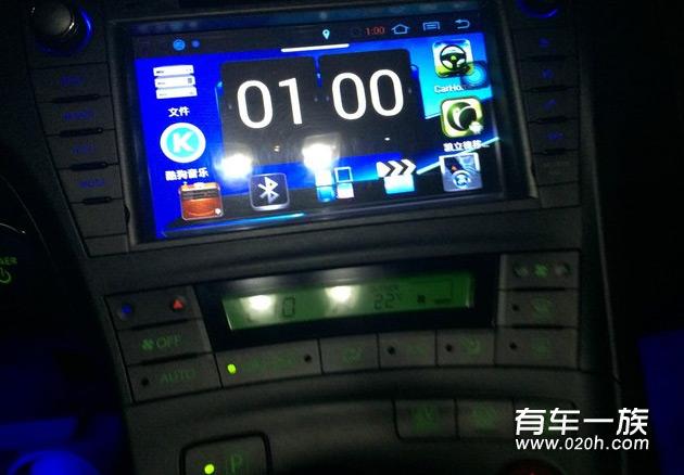  白色丰田普锐斯改装18寸轮毂轮胎Q5透镜外观内饰装饰
