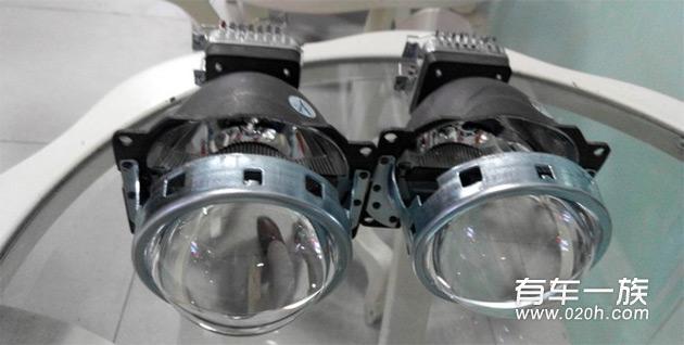 白色本田CRV改装Q5双光透镜天使眼灯光升级改装费用