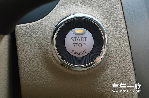 珠光白2.0科技版日产新天籁提车作业选车过程用车评价感受