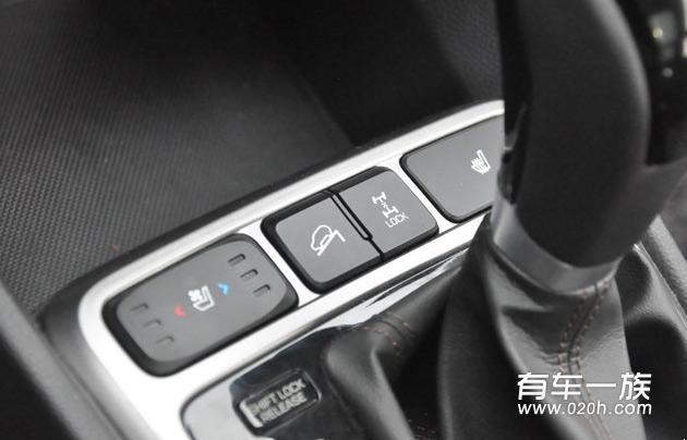 高配2.0四驱版流沙金现代ix25提车作业静态测评功能介绍