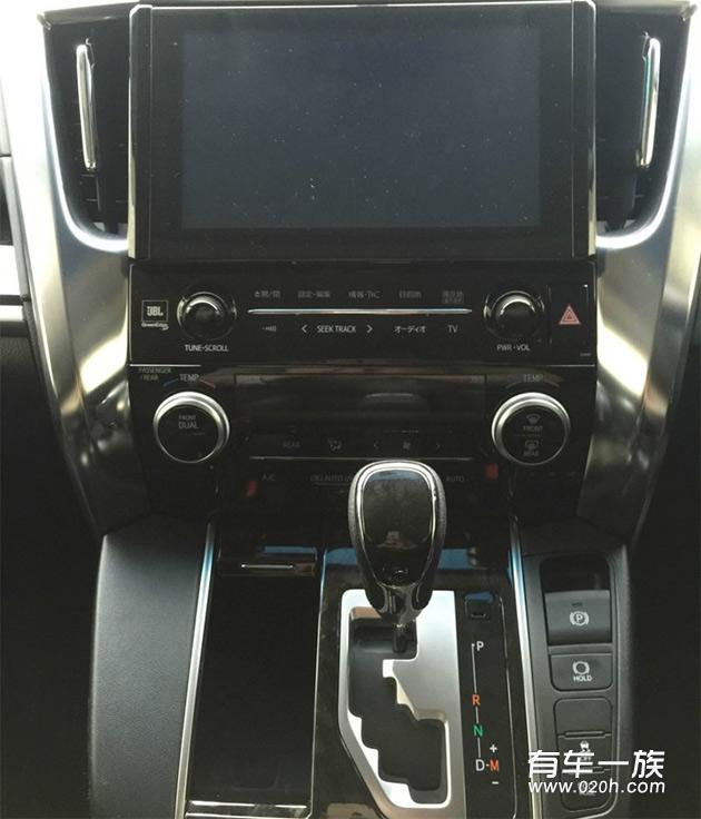 2015新款白色丰田埃尔法提车作业 日本埃尔法提车价格
