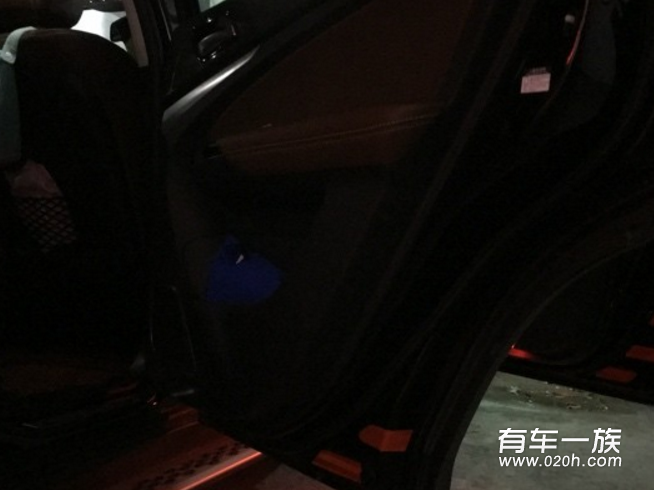 比亚迪秦改装车门荧光条
