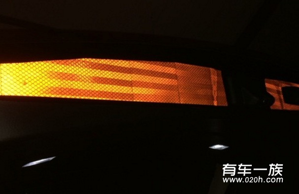 比亚迪秦改装车门荧光条
