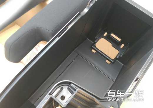 本田飞度改装原厂内饰手扶箱