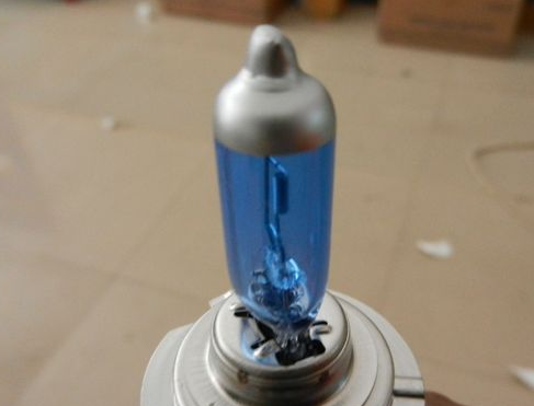 索纳塔改装Q5透镜疝气大灯泡