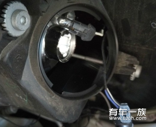 长安cs75改装示宽灯泡紫色