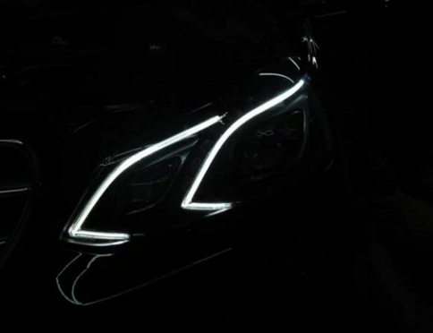 奔驰E改装升级智能随动LED大灯