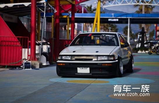 秋名山车神 头文字D AE86改装