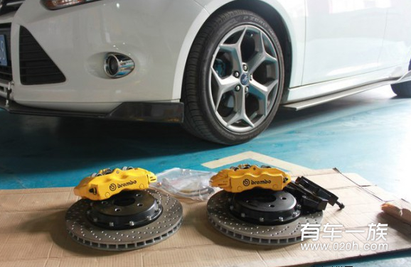 福克斯改装意大利Brembo刹车套件作业