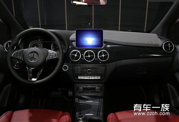 奔驰B200 臻藏版正式上市 售29.2万元