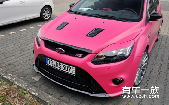 福特福克斯RS改装外观骚粉色车身