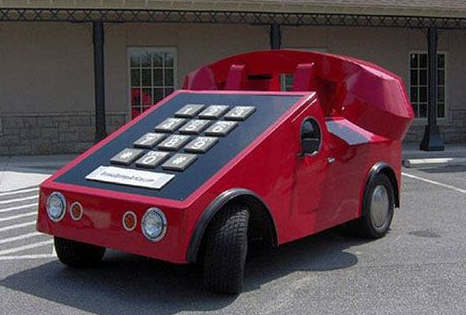 甲克虫“变身” 红色“电话车”让您目瞪口呆