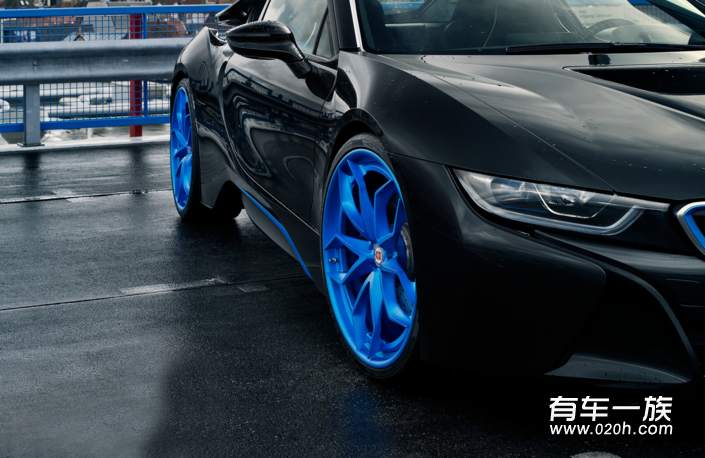 宝马i8轮毂改装加喷漆蓝色 上街简直太酷
