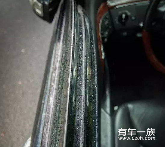 沙特国王访华带两辆五吨的奔驰S600改装车