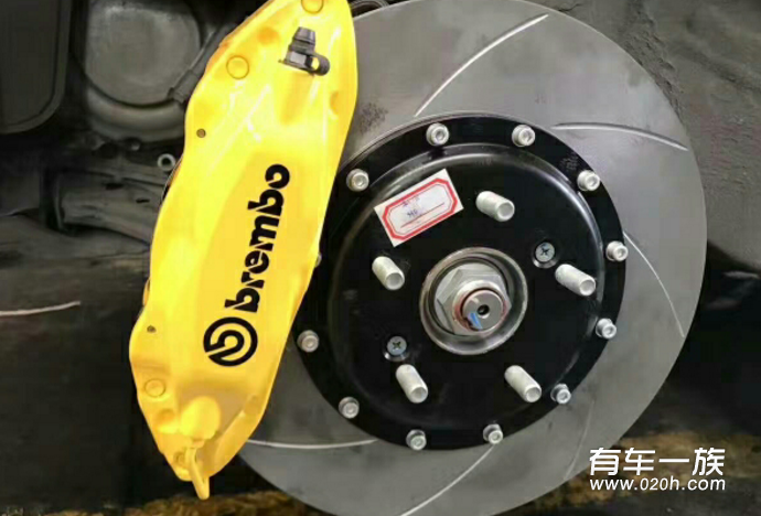 雅阁改装brembo大四活塞鲍鱼刹车卡钳