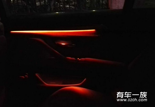 宝马5系车内氛围灯改装 冰火双色超炫