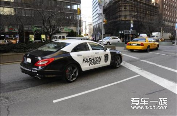 奔驰CLS63改装鉴赏 时尚警车吸引眼球