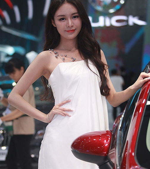 难以抗拒的汽车模特清纯少女